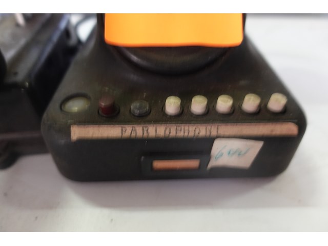 2 oude telefoons (vintage) - afbeelding 2 van  2