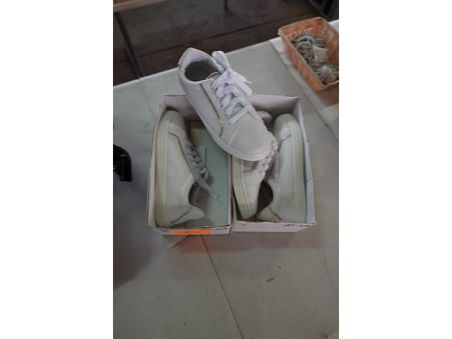 2 paar witte sneakers maat 39 - afbeelding 2 van  3