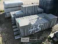 ± 2 paletten betontegels