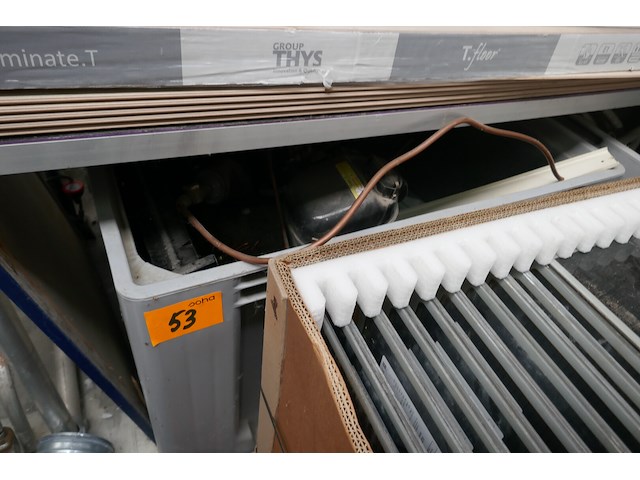 2 palletboxen kunststof met inhoud - afbeelding 1 van  5