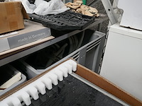 2 palletboxen kunststof met inhoud - afbeelding 2 van  5