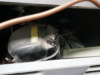 2 palletboxen kunststof met inhoud - afbeelding 5 van  5