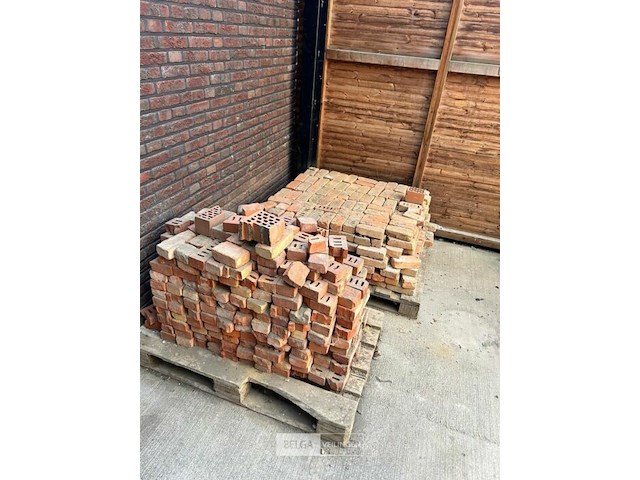 2 pallets bakstenen - afbeelding 2 van  2