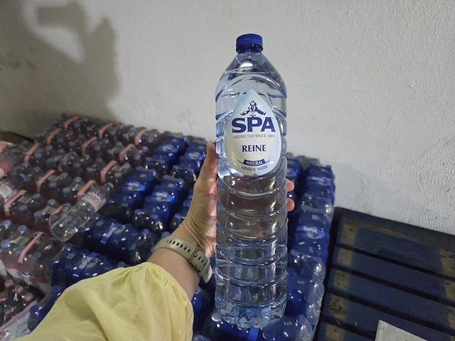 2 pallets evian & spa 1,5l - afbeelding 7 van  9