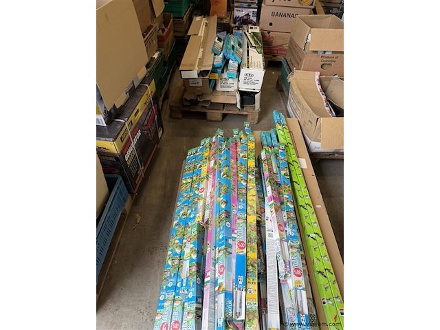 2 pallets met aquarium lampen armaturen en vogellampen - afbeelding 1 van  11