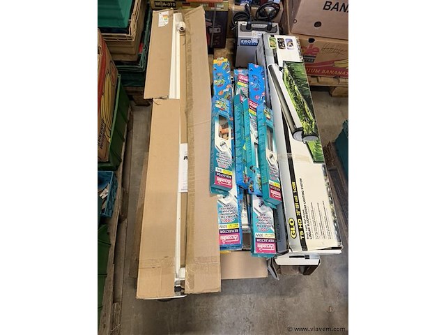 2 pallets met aquarium lampen armaturen en vogellampen - afbeelding 5 van  11