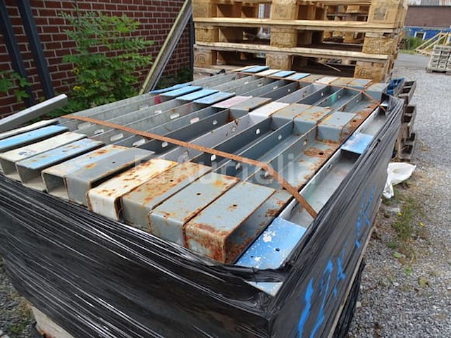 2 pallets met plankrelingelementen - afbeelding 4 van  9