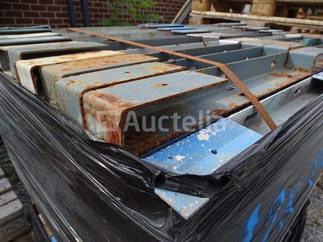 2 pallets met plankrelingelementen - afbeelding 8 van  9