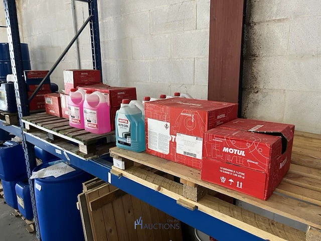 2 palletten antivries motul - afbeelding 1 van  8