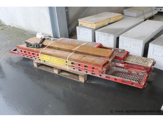 2 palletten steigermateriaal - afbeelding 2 van  2