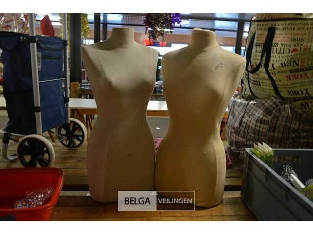 2 paspoppen - afbeelding 1 van  3