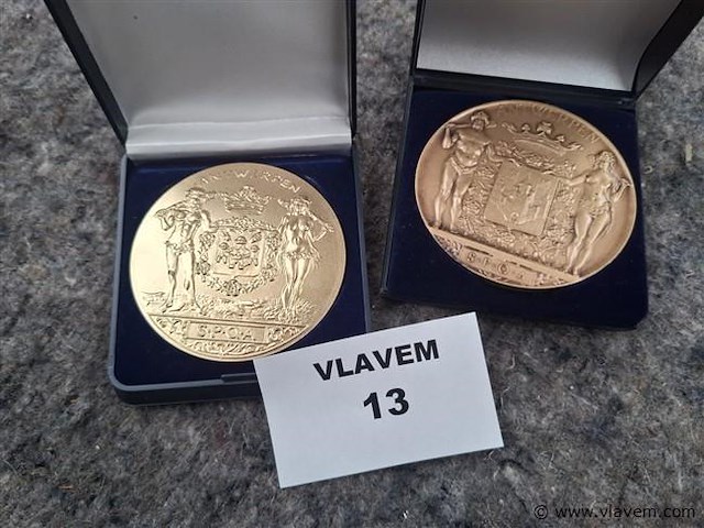 2 penningen - afbeelding 1 van  3