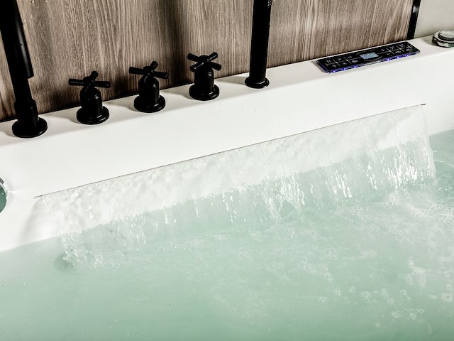 2 persoons whirlpool massagebad - half vrijstaand 180x75cm - afbeelding 7 van  8