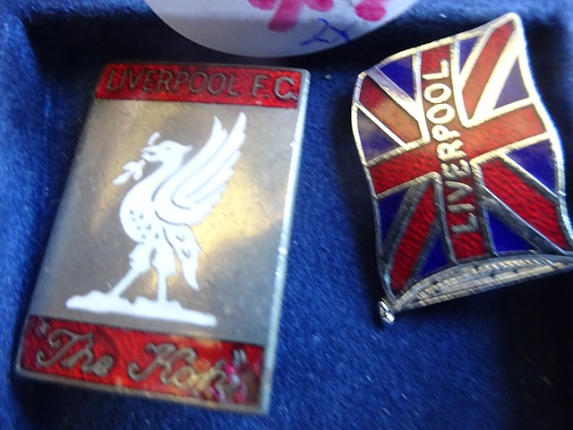 2 pins liverpool fc - afbeelding 1 van  1