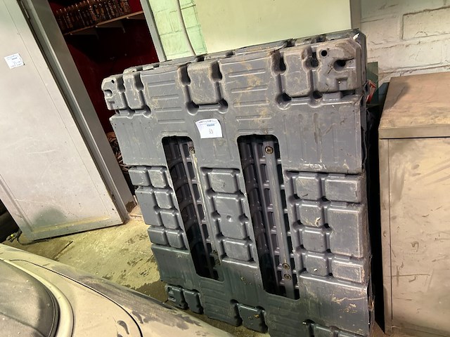 2 plastic palletten - afbeelding 1 van  3