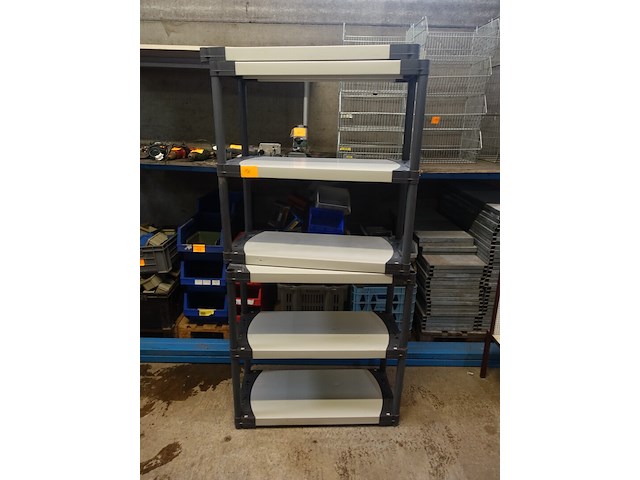 2 plastieken rekken met 3 schappen - afbeelding 1 van  4