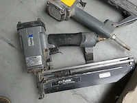 2 pneumatische spijkerpistolen - afbeelding 3 van  3