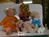 2 popjes en 2 bereb (licht beschadigd) - afbeelding 1 van  2