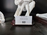 2 porseleinen beeldjes moeder&zoon, vader&zoon met certificaat, beeldje val saint lambert, glazen beeldje vrouw, glazen vaas lalique, glazen zwaan lalique - afbeelding 4 van  18