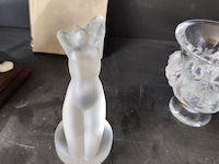 2 porseleinen beeldjes moeder&zoon, vader&zoon met certificaat, beeldje val saint lambert, glazen beeldje vrouw, glazen vaas lalique, glazen zwaan lalique - afbeelding 14 van  18