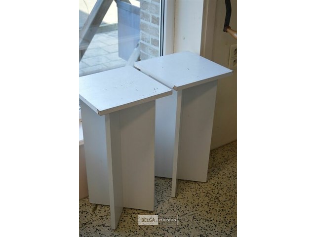 2 presenteertafeltjes h=61 cm - afbeelding 1 van  4