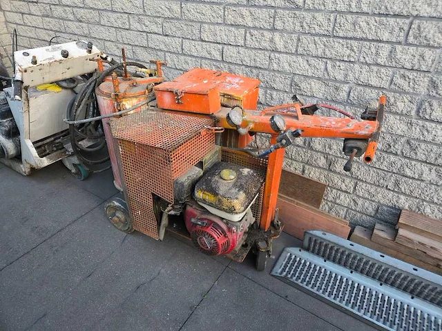 2 professionele wegenbelijningsmachines – wolters & mmc – honda gx270 / vanguard - afbeelding 1 van  14