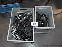 2 pvc bakken inhoudend elektrakabels - afbeelding 1 van  3