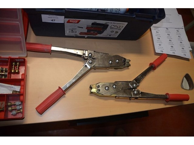 2 pvc gereedschapkisten fayg, pvc vakkendoos met koppelstukken, 2 vulkan lokring krimptangen (b425) - afbeelding 1 van  8