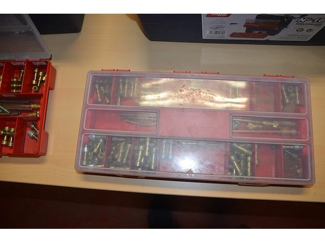 2 pvc gereedschapskisten fayg, 2 pvc vakkendozen met koppelstukken, 2 vulkan lokring krimptangen (b425) - afbeelding 7 van  13