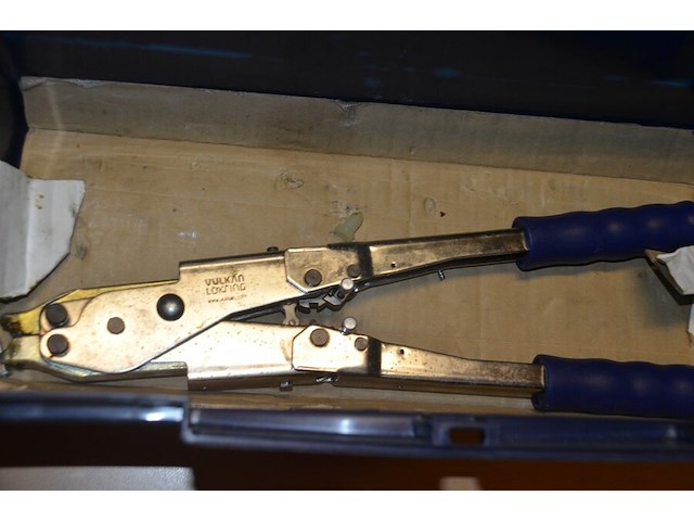 2 pvc gereedschapskisten fayg, 2 pvc vakkendozen met koppelstukken, 2 vulkan lokring krimptangen (b425) - afbeelding 12 van  13