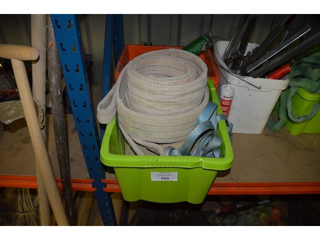 2 pvc kisten met spanriemen, pvc kist met lijmklemmen, pvc kist met siliconen spuiten, 5 pvc ksiten met klein handgerief - afbeelding 6 van  11