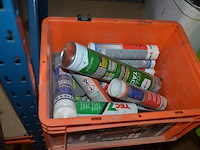 2 pvc kisten met spanriemen, pvc kist met lijmklemmen, pvc kist met siliconen spuiten, 5 pvc ksiten met klein handgerief - afbeelding 7 van  11
