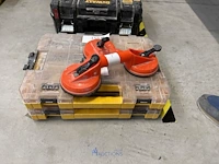 2 pvc opbergkoffers get. dewalt inhoudende divers bevestigingsmateriaal