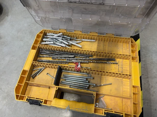 2 pvc opbergkoffers get. dewalt inhoudende divers bevestigingsmateriaal - afbeelding 4 van  6