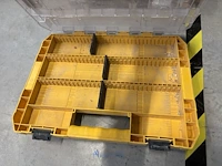 2 pvc opbergkoffers get. dewalt inhoudende divers bevestigingsmateriaal - afbeelding 6 van  6