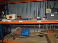 2 pvc werkkoffers gevuld met klein handgereedschap, dopsleutelset, vergrootglas, schuppen - afbeelding 1 van  8