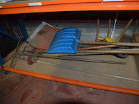 2 pvc werkkoffers gevuld met klein handgereedschap, dopsleutelset, vergrootglas, schuppen - afbeelding 2 van  8