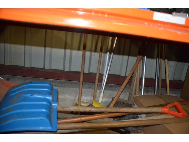 2 pvc werkkoffers gevuld met klein handgereedschap, dopsleutelset, vergrootglas, schuppen - afbeelding 4 van  8