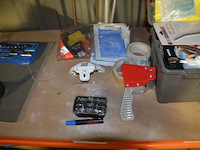 2 pvc werkkoffers gevuld met klein handgereedschap, dopsleutelset, vergrootglas, schuppen - afbeelding 7 van  8