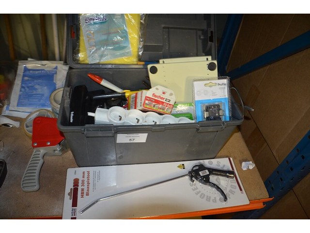 2 pvc werkkoffers gevuld met klein handgereedschap, dopsleutelset, vergrootglas, schuppen - afbeelding 8 van  8