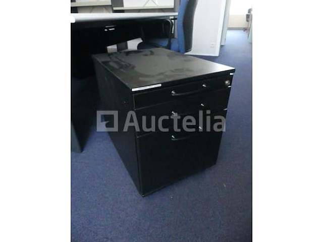 2 rechte bureaus - afbeelding 1 van  6