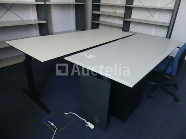 2 rechte bureaus - afbeelding 2 van  6
