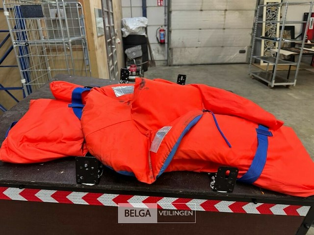2 reddingsvesten - afbeelding 2 van  3