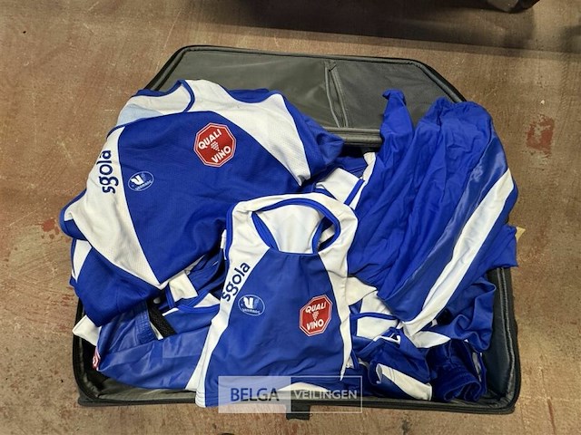 2 reiskoffers met inhoud - afbeelding 2 van  4