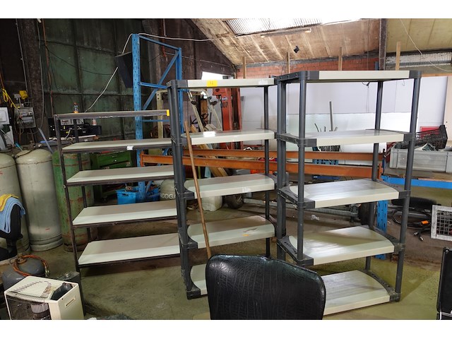 2 rekken met 5 schappen l. 1,75 x h. 0,87 x b. 0,40 m en 1 rek met 5 schappen l. 1,52 x h. 1,00 x b.0,80m - afbeelding 1 van  4