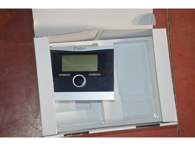 2 rieten manden, darts board, thermostaat vaillant sensohome - afbeelding 5 van  6