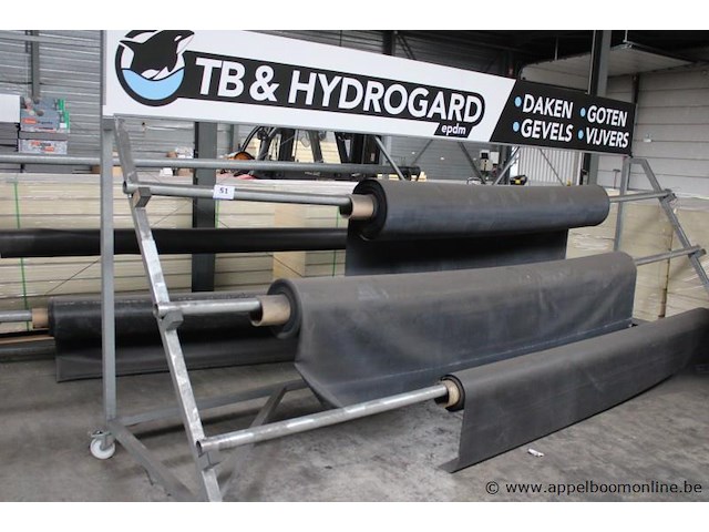 2 rolelementen inhoudende dakbekleding - afbeelding 1 van  2