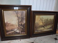 2 schilderijen in bruin houten kader afm.70x60