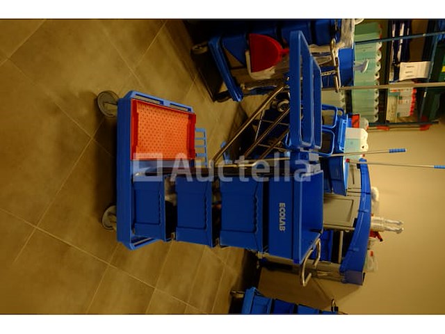 2 schoonmaakwagens - afbeelding 2 van  6