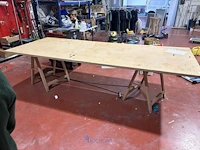 2 schragen met formica bovenblad